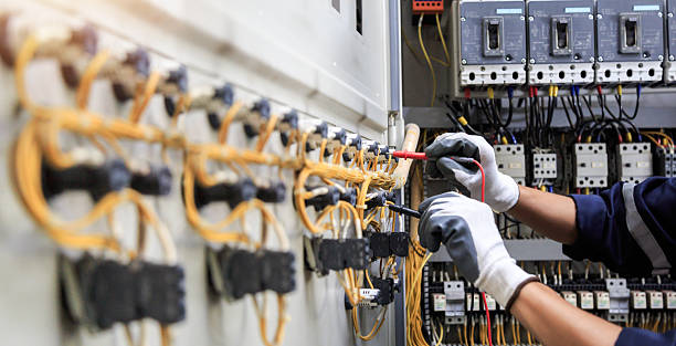 Professional Electrician technician working in Franklin Lakes, NJ
